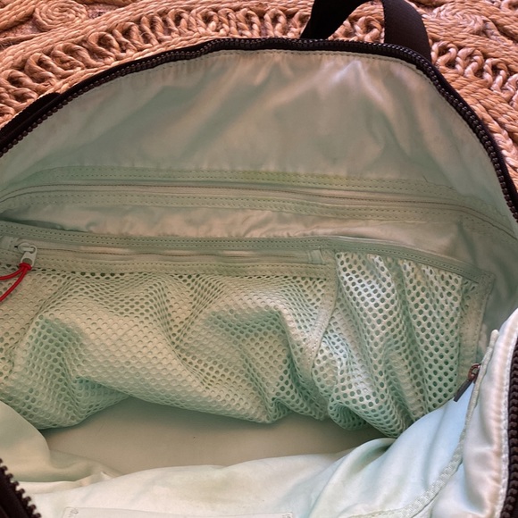RARE HTF Pristine Lululemon Free To Be Bag in Miss Mosaic - Picture 11 of 15